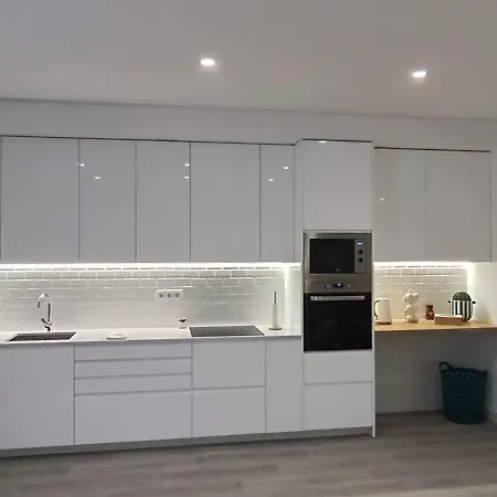 Skynest 61 Airport Pensjonat 3*